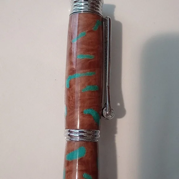 Elegant Faux Wood and Turquoise Fountain Pen - Picture 4 of 4
